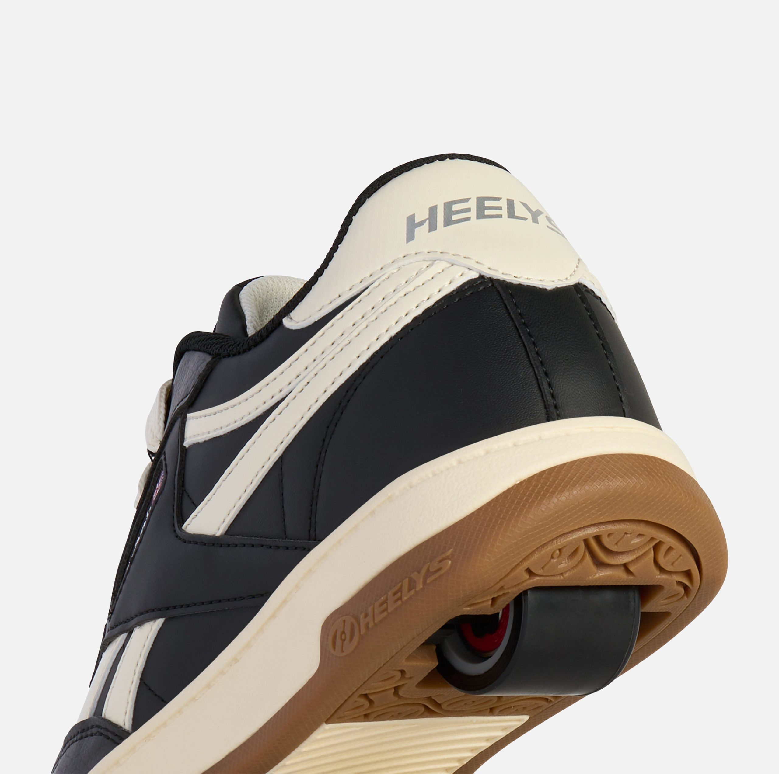 Alternative view of Reebok Club C